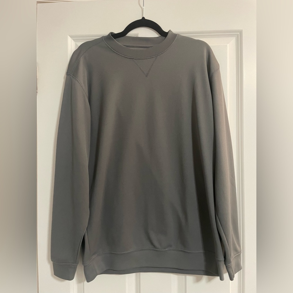 Men Pebble Beach Men's Crewneck Sweater in Charcoal, size Medium🖤Looks new